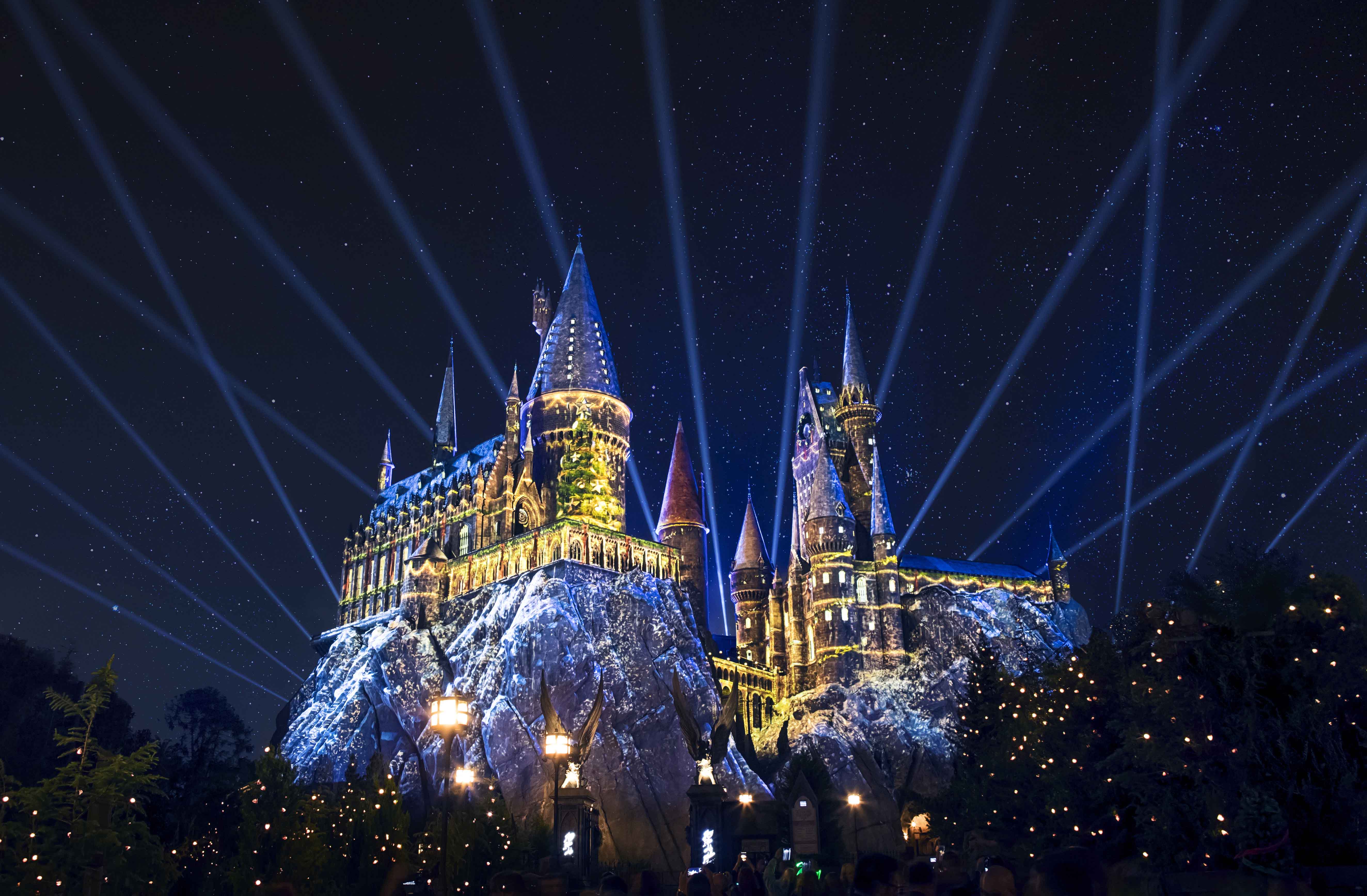 Holiday Magic Transfigures Universal Orlando Resort for Christmas