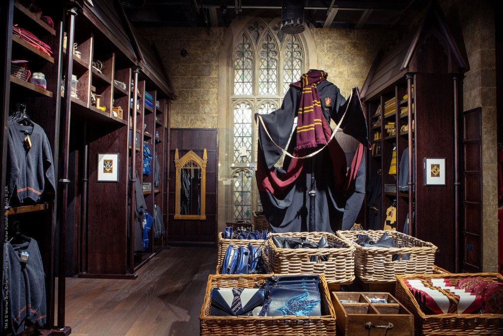 11. Wizarding World Gold_Discounts_Wizarding World Gold_Discouts_Warner Bros. Studio Tour London – The Making of Harry  Potter_ Gift Shop