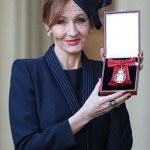 473FCD0000000578-5170541-Harry_Potter_author_JK_Rowling_receives_a_a_Companion_of_Honour_-m-20_1513082496339