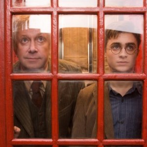 ArthurWesasleyandHarryinphonebooth