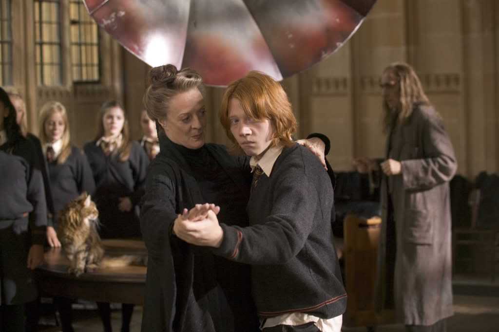 MAGGIE SMITH as Minerva McGonagall and RUPERT GRINT as Ron Weasley in Warner Bros. Pictures’ fantasy “Harry Potter and the Goblet of Fire.” PHOTOGRAPHS TO BE USED SOLELY FOR ADVERTISING, PROMOTION, PUBLICITY OR REVIEWS OF THIS SPECIFIC MOTION PICTURE AND TO REMAIN THE PROPERTY OF THE STUDIO. NOT FOR SALE OR REDISTRIBUTION.