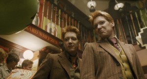 New-Half-Blood-Prince-stills-Weasleys-Wizarding-Weezes-harry-potter-6939401-1920-1031