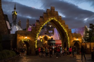 The_Christmas_decorations_of_Hogsmeade_–_photo_gallery_(7)
