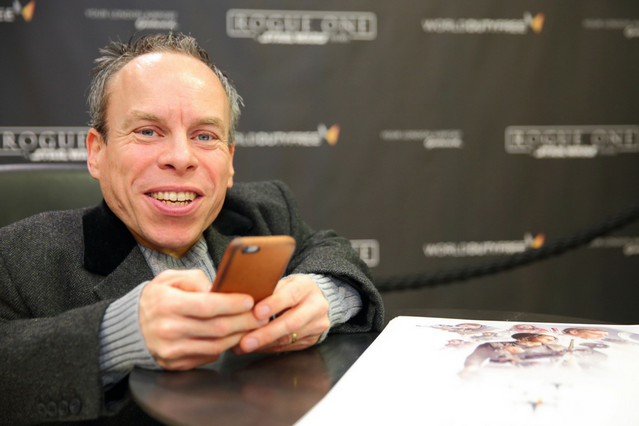 Warwick-Davis-Rogue-One-2