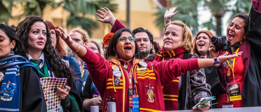 celebration-of-harry-potter-event-gryffindor-woman-a-00