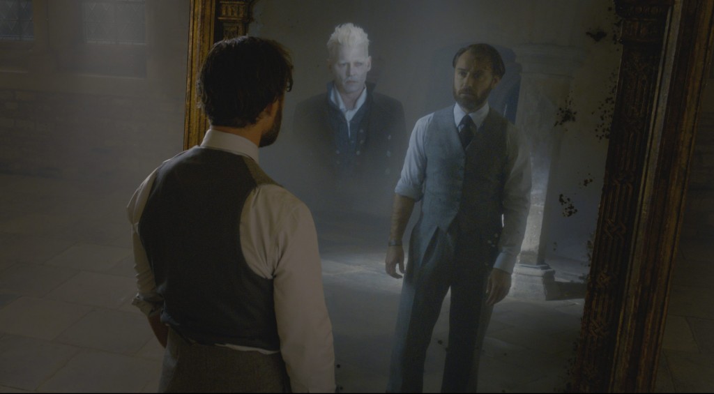 crimes-of-grindelwald-mirror-of-erised-e1542229452171