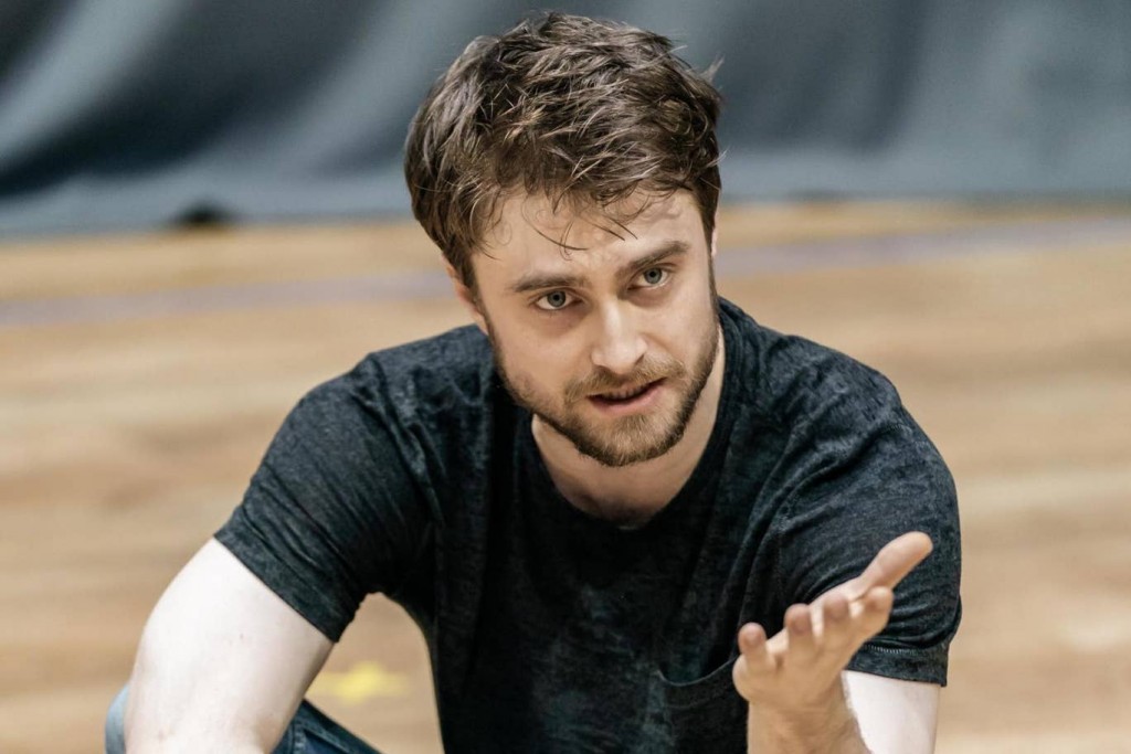 daniel-radcliffe-clov-in-endgame-at-the-old-vic.-photo-by-manuel-harlan