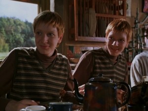 fred-and-george-in-chamber-of-secrets-harry-potter-movies-16669877-500-375