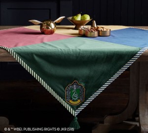 harry-potter-house-crest-table-throw-o