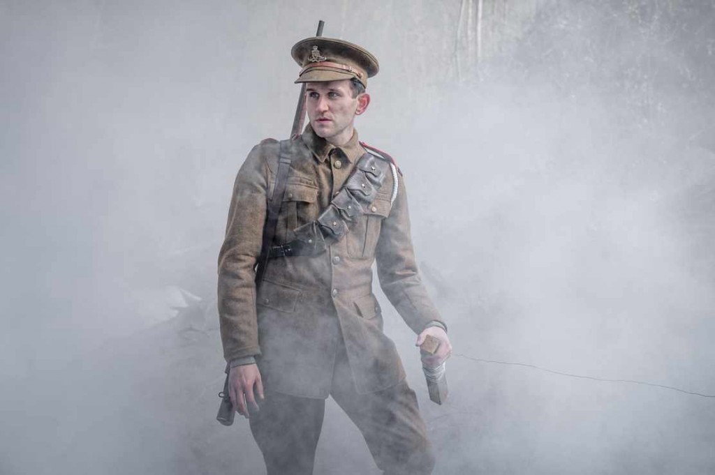 WARNING: Embargoed for publication until 00:00:01 on 11/11/2019 - Programme Name: The War of the Worlds - TX: n/a - Episode: n/a (No. 1) - Picture Shows:  Artilleryman (HARRY MELLING) - (C) ©Mammoth Screen 2018 - Photographer: Unknown