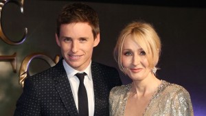 j-k-rowling-und-eddie-redmayne-laechelnd