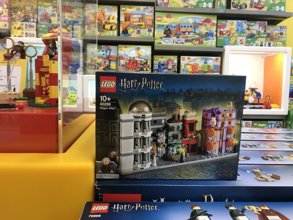 legodiagonalleyonshelf