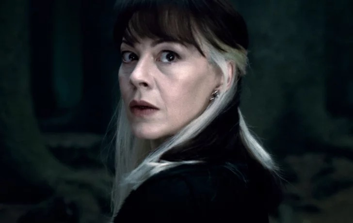 1. Narcissa Malfoy's Blonde Hair: A Signature Look - wide 9