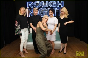 scarlett-johansson-rough-night-cast-share-a-toast-10