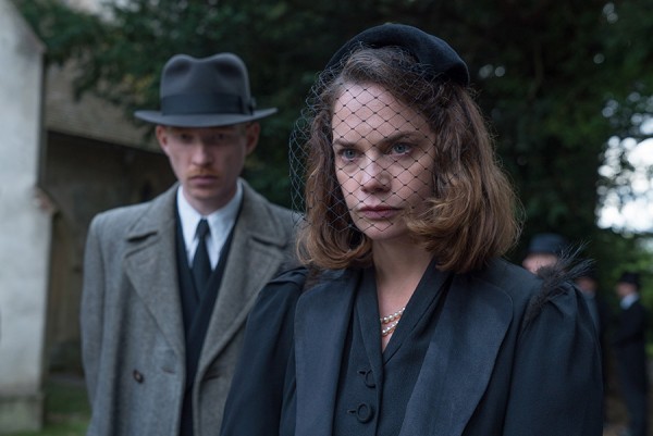 the-little-stranger-ruth-wilson-domhnall-gleeson-600x401