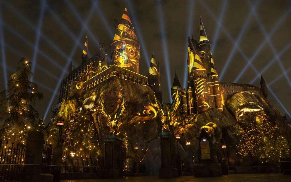 universalorlandoNighttime-Lights-at-Hogwarts-Castle-Hufflepuff
