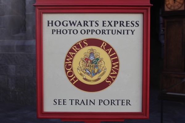 wizarding-world-of-harry-potter-hogwarts-express-6-600x400
