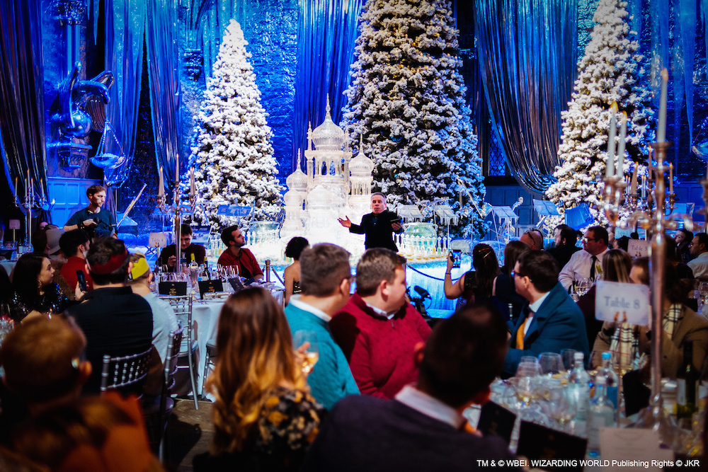 2. WW-Gold-Christmas-Party_Warwick Davis in Great Hall