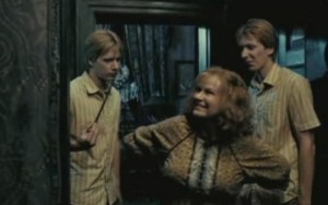 Fred-Mrs-Weasley-George-Order-Of-The-Phoenix-fred-and-george-weasley-1954635-789-495