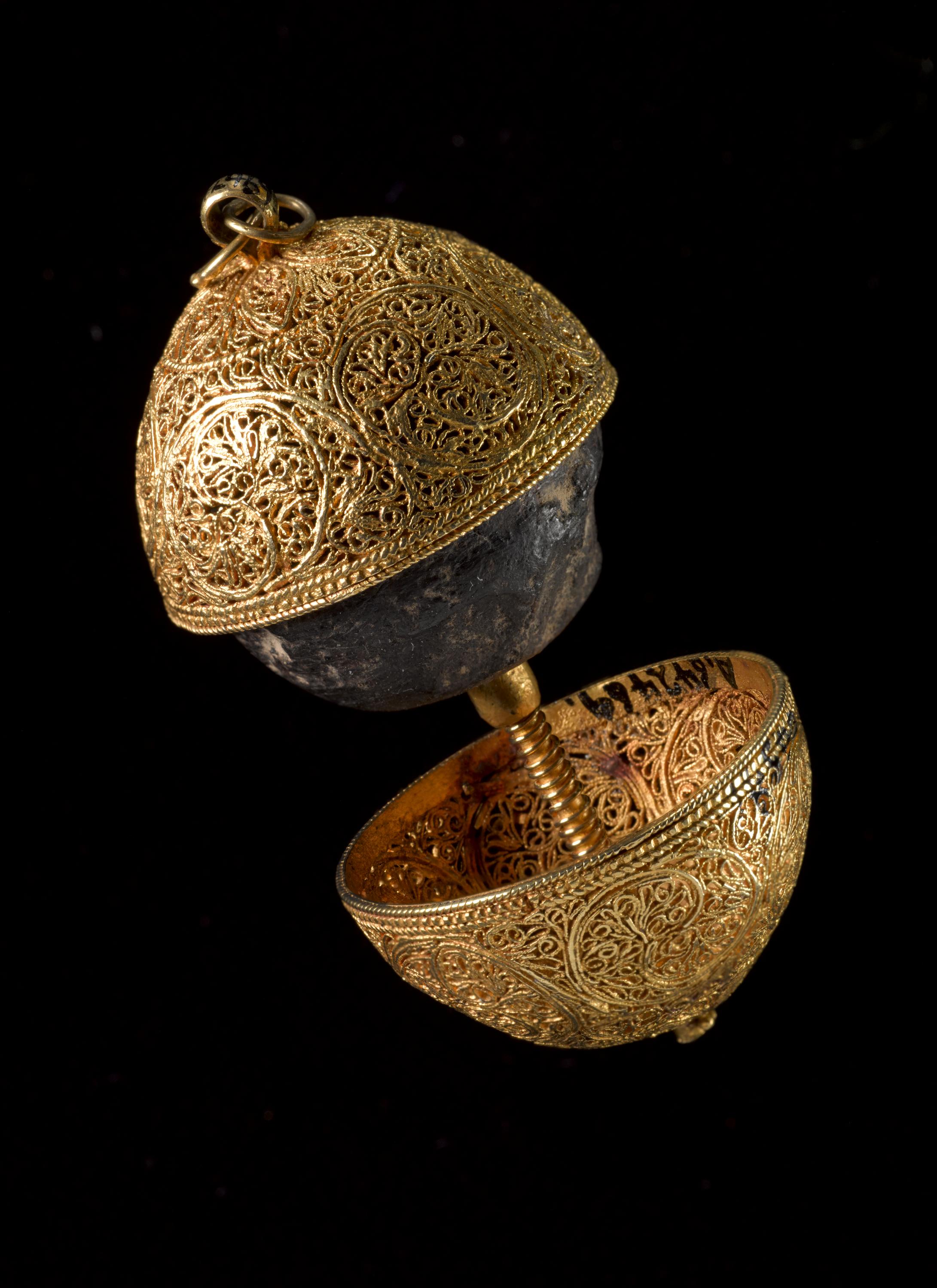 Gold filigree case containing a bezoar, spherical, used as a remedy for many diseases